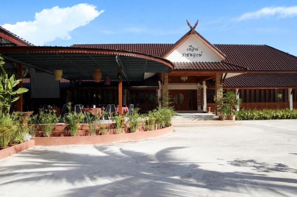 Ratchaphruek 2007 Hotel Chom Thong Ngoại thất bức ảnh